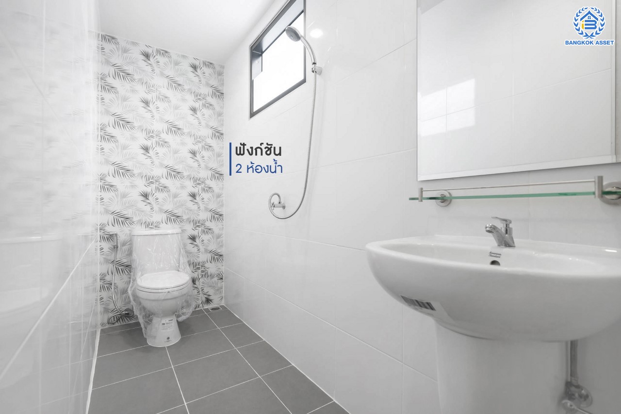 บ้านมือสองตกแต่งใหม่ หน้าโครงการติดรถไฟฟ้า "สถานีไทรม้า"!! หลังมุม ม.ซื่อตรง พระนั่งเกล้า-ท่าอิฐ ทาวน์เฮ้าส์ หลังใหญ่ระดับบ้านแฝด เนื้อที่ 34 ตร.ว. ฟังก์ชัน 3 ห้องนอน 2 ห้องน้ำ 1 ที่จอดรถ ทำเลใกล้ เซ็นทรัลรัตนาธิเบศร์ และทางด่วน "งามวงศ์วาน"